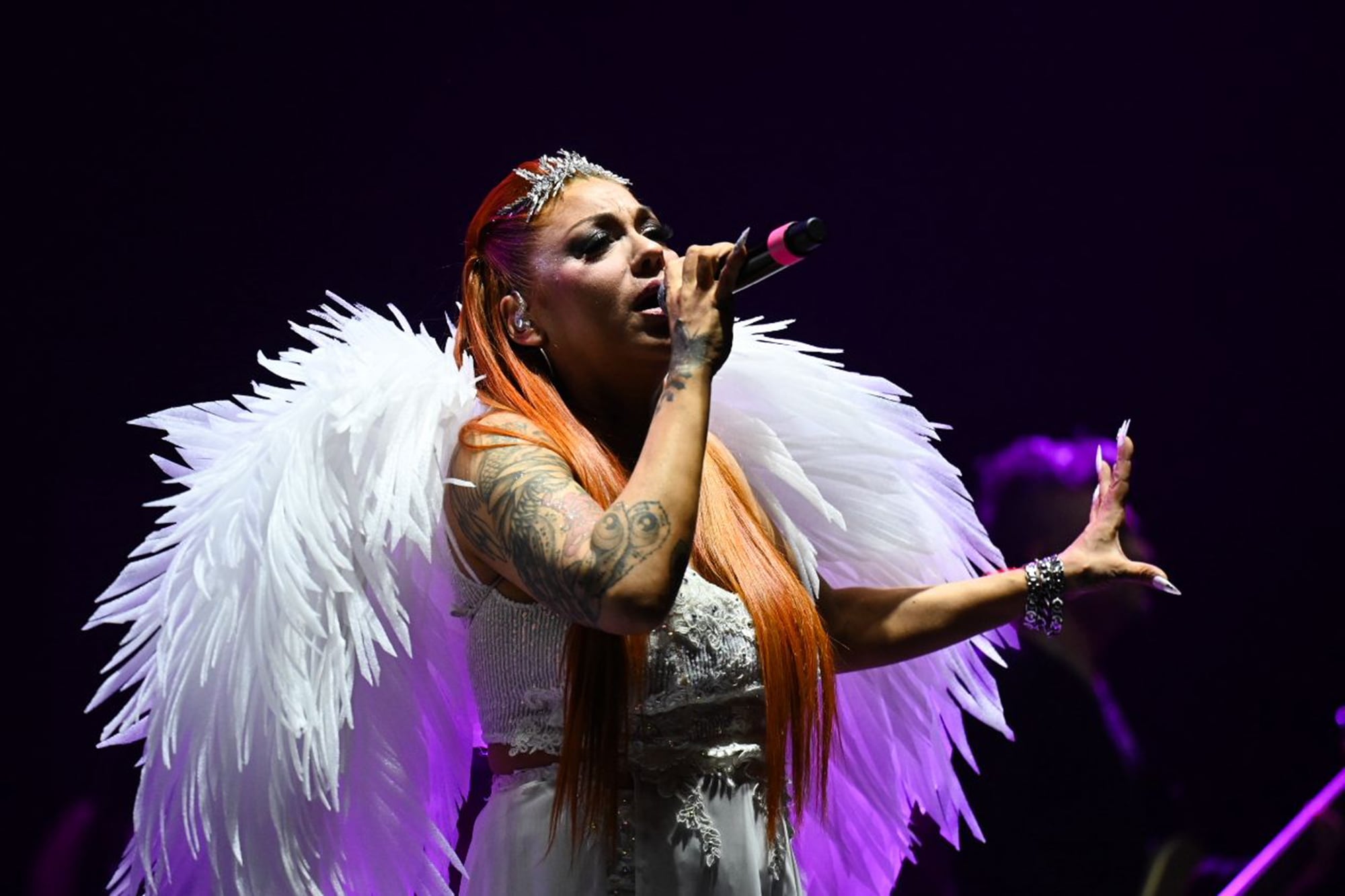 Así fue el regreso de Lourdes Fernández a los escenarios a una semana de la detención de su expareja: “Un tropezón no es caída”