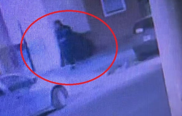 Caso Agostina Vega: el video del momento en que la adolescente entra a la casa del detenido por su desaparición