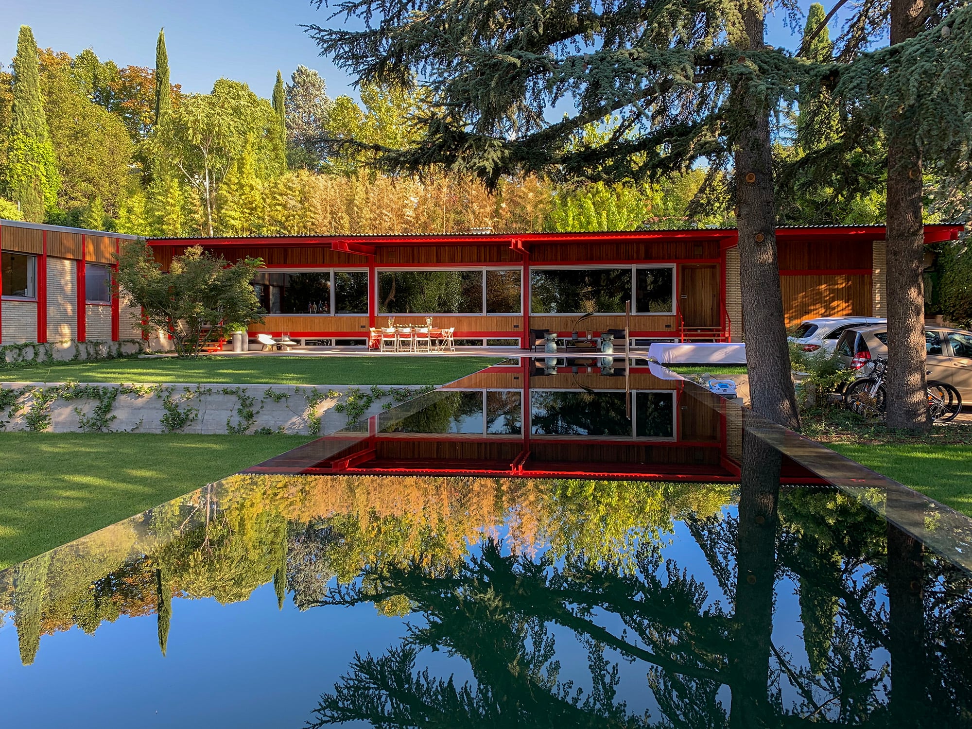 El color del agua: piletas en distintos revestimientos para un verano a tono