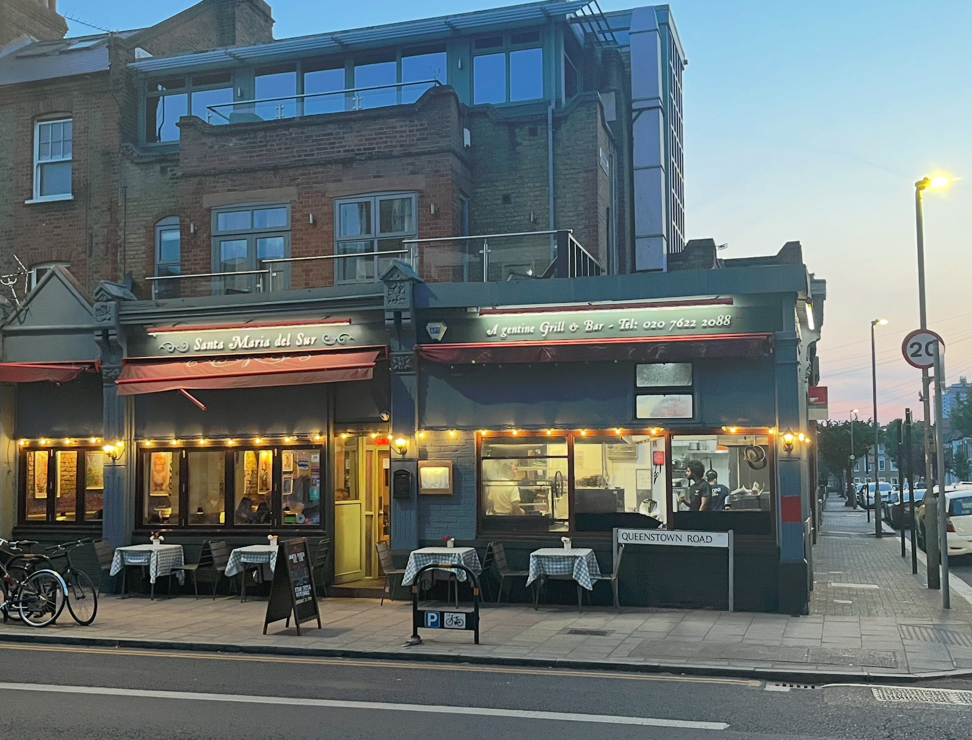 Es argentino, se fue en 1998 y fundó una parrilla en Londres aclamada por un gurú de la gastronomía británica