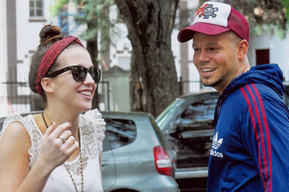 La actriz Soledad Fandiño y René de Calle 13 mantienen una excelente relación