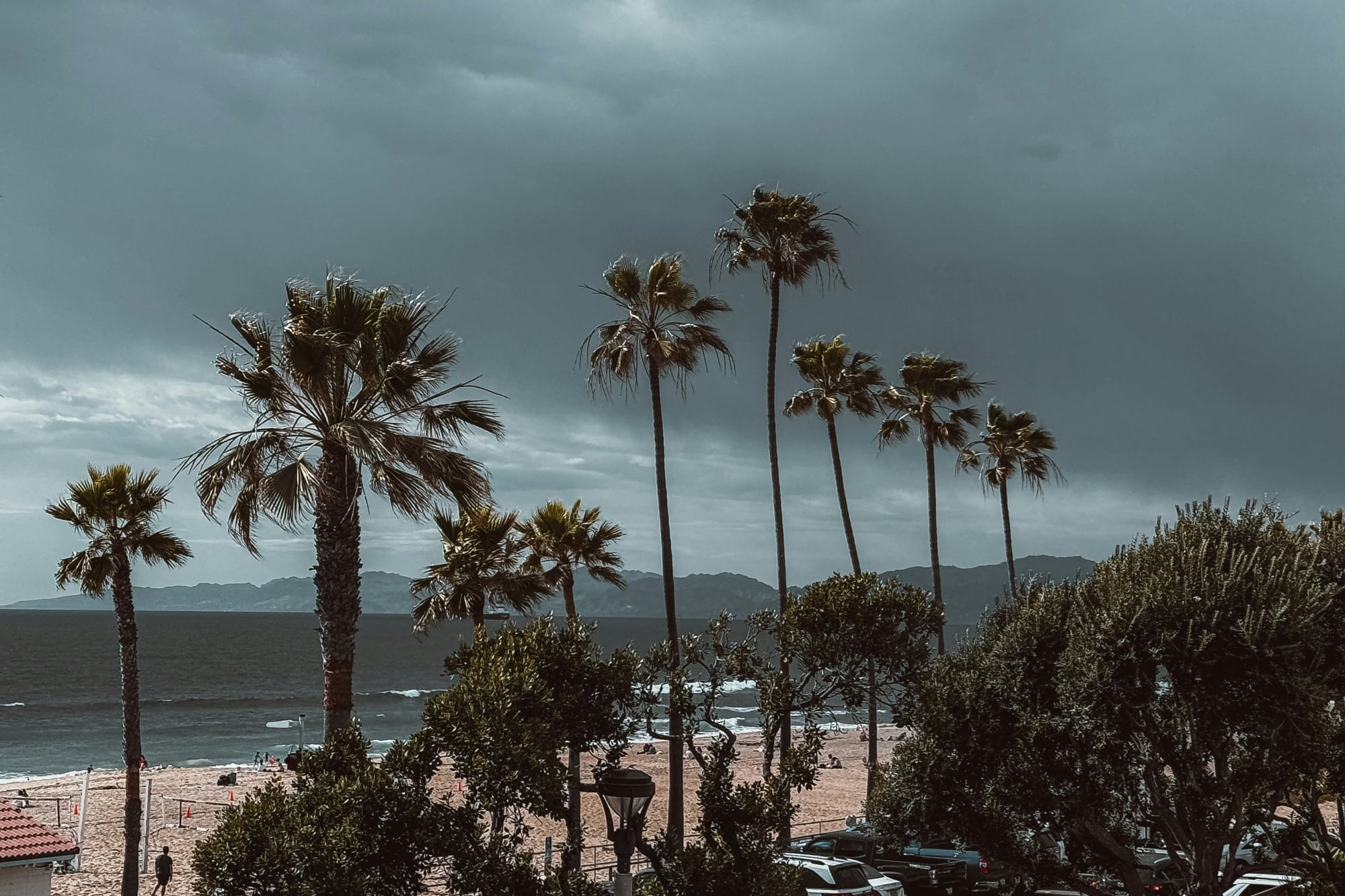 Noticias de California hoy, en vivo: día de tormenta, alerta de evacuación en Los Ángeles y otros reportes del 16 de febrero