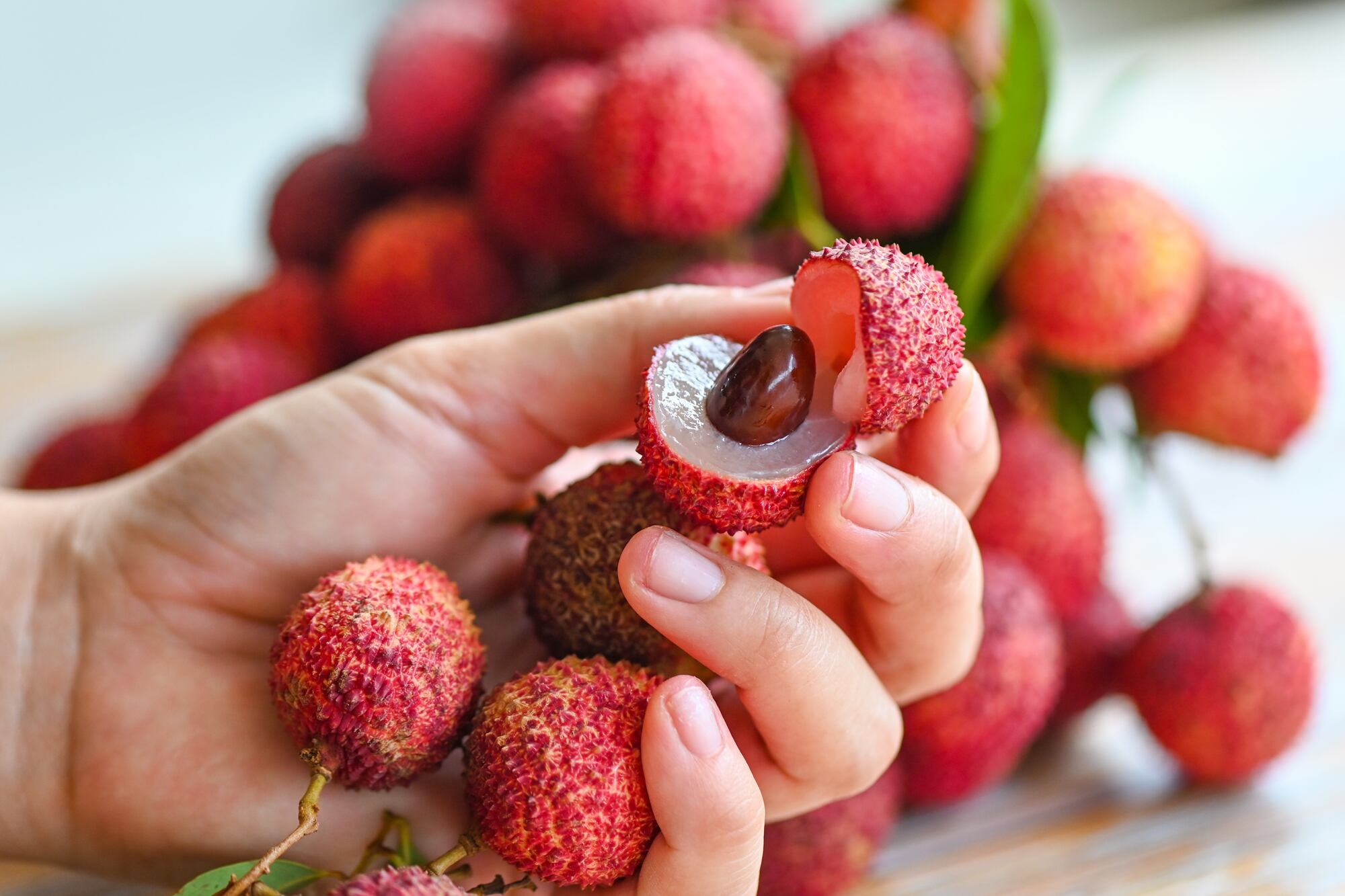 El lichi tiene múltiples propiedades, entre las que se destaca la vitamina C, clave para el sistema inmune