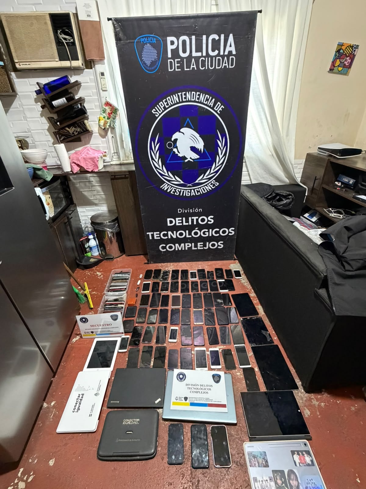 La Policía de la Ciudad secuestró 61 celulares en un operativo realizado en Saavedra
