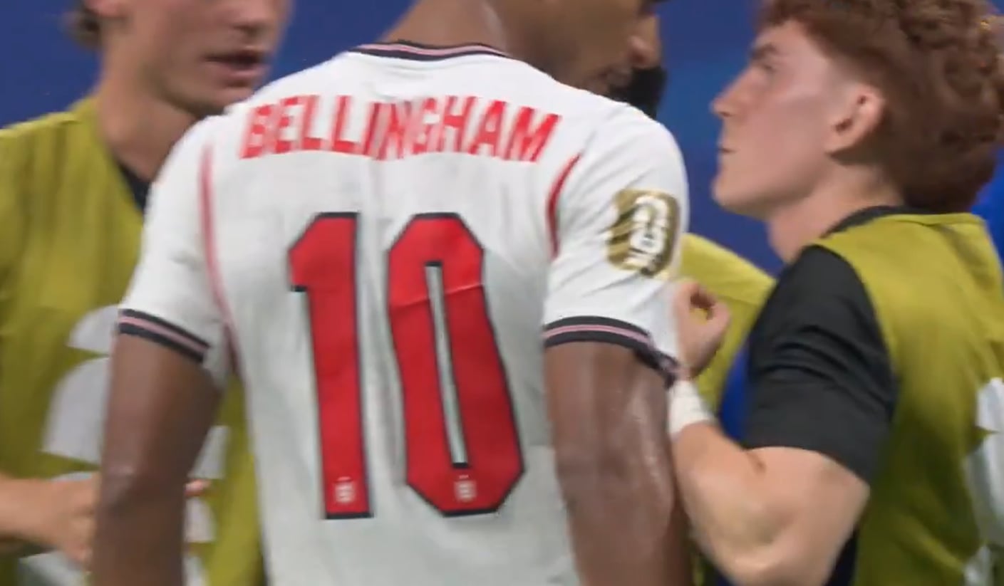 Bellingham cruzó al Colo Barco y lo golpeó en la cabeza tras la victoria de Argentina ante Inglaterra