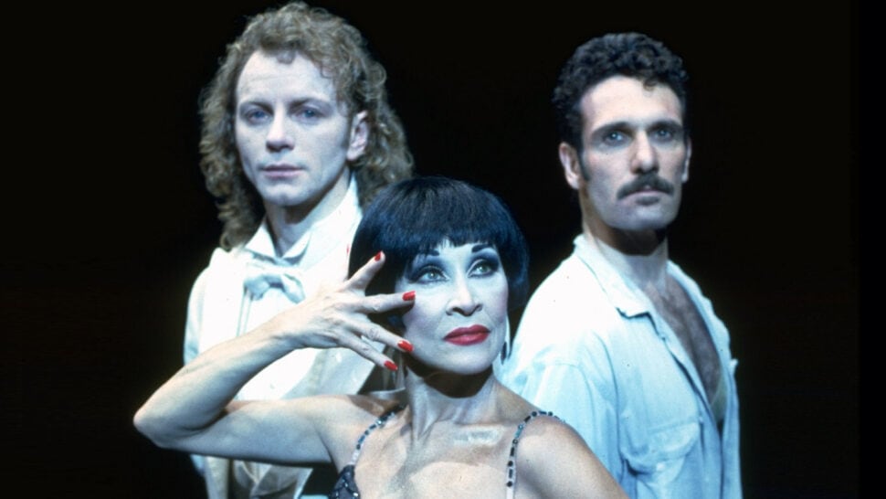Junto con Chita Rivera, como Aurora, el musical de 1993 tuvo a Brent Carver en el rol de Molina y Anthony Crivello como Valentín