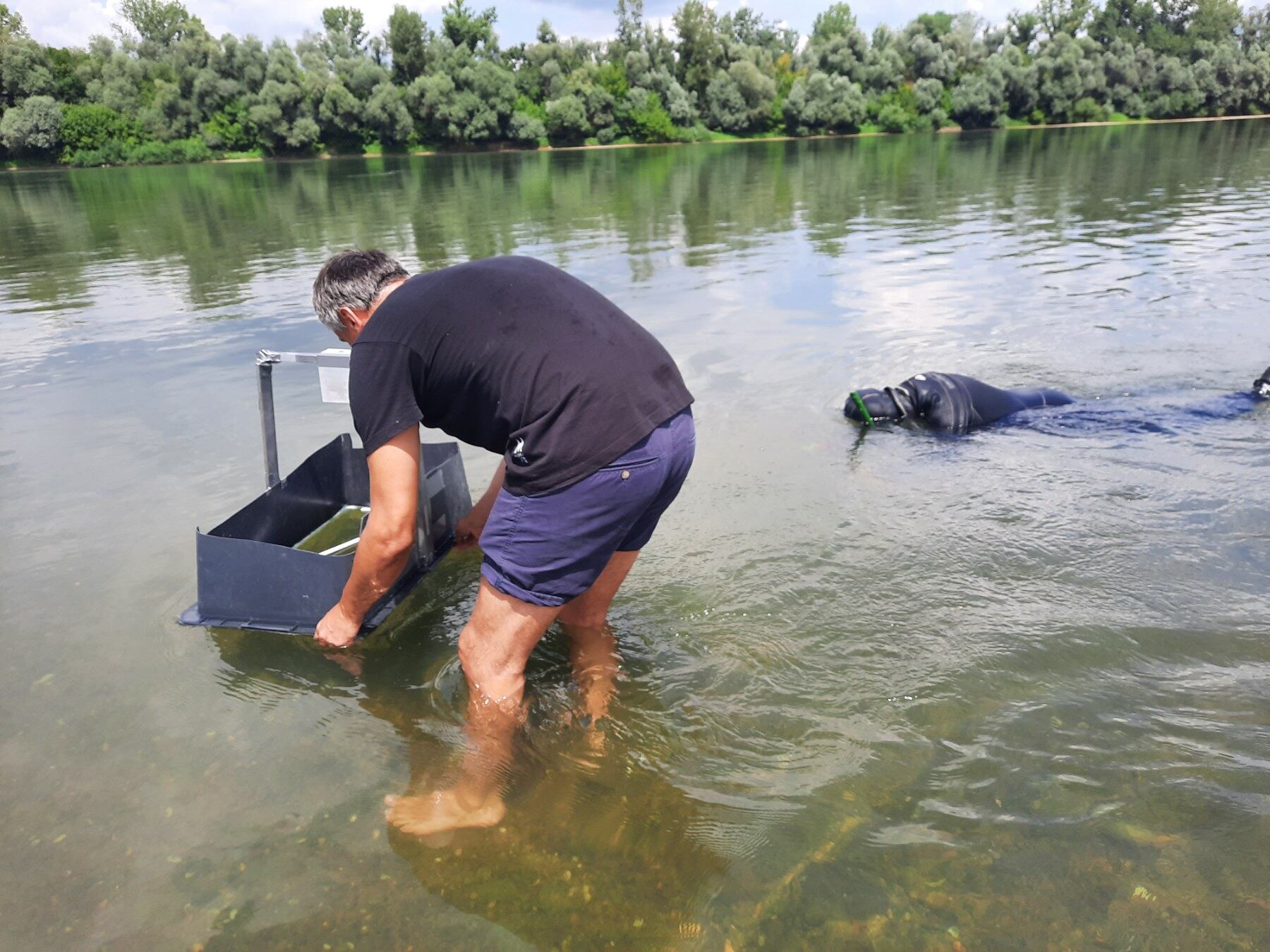Un equipo de arqueólogos submarinos del Museo de Tolisa, en Bosnia, extrajo del fondo del río Sava lingotes de metal de la Edad de Hierro