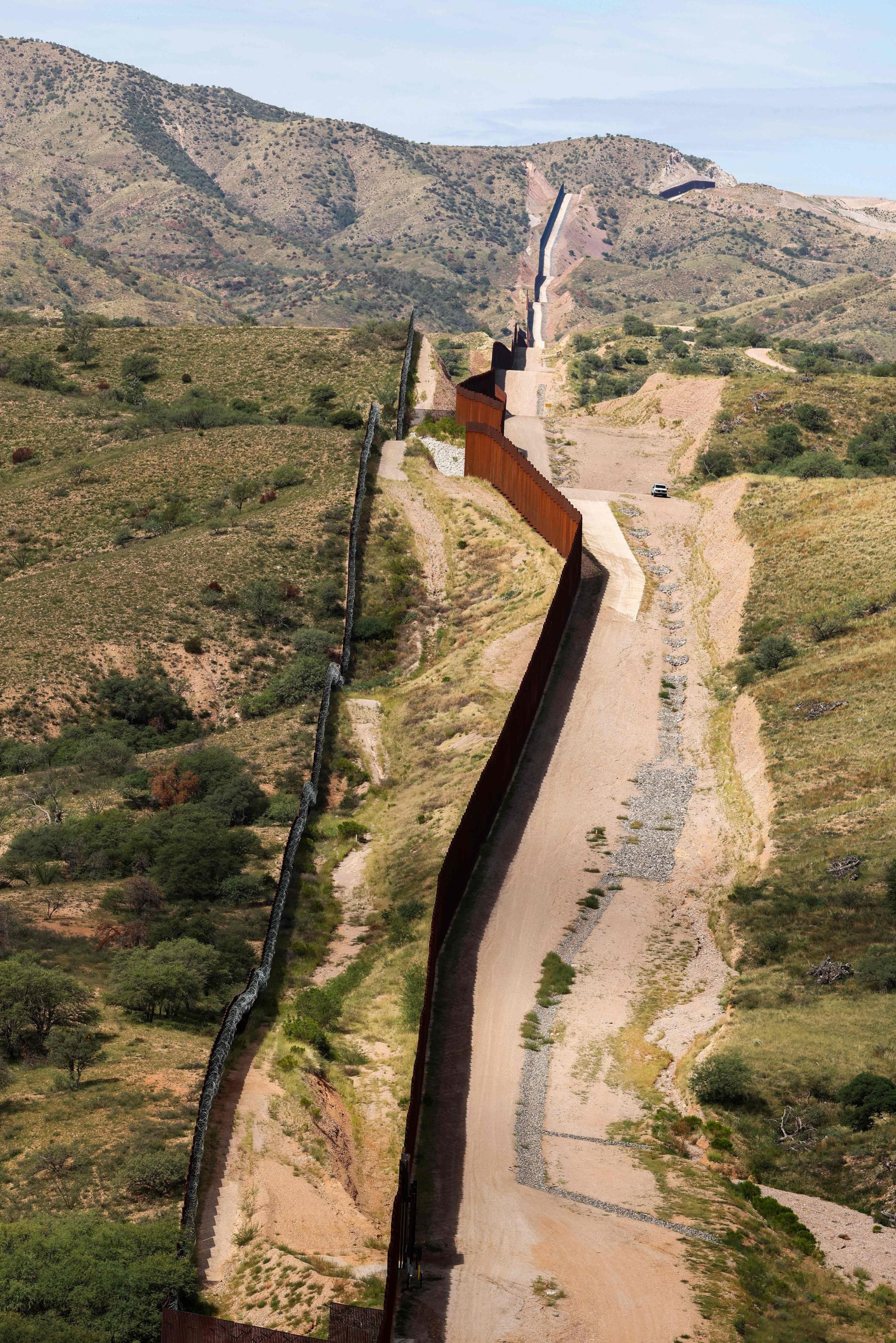 Aprobada por una proporción de tres a dos en 2024, la Proposición 314 refleja un mandato ciudadano contundente hacia políticas de control migratorio más estrictas