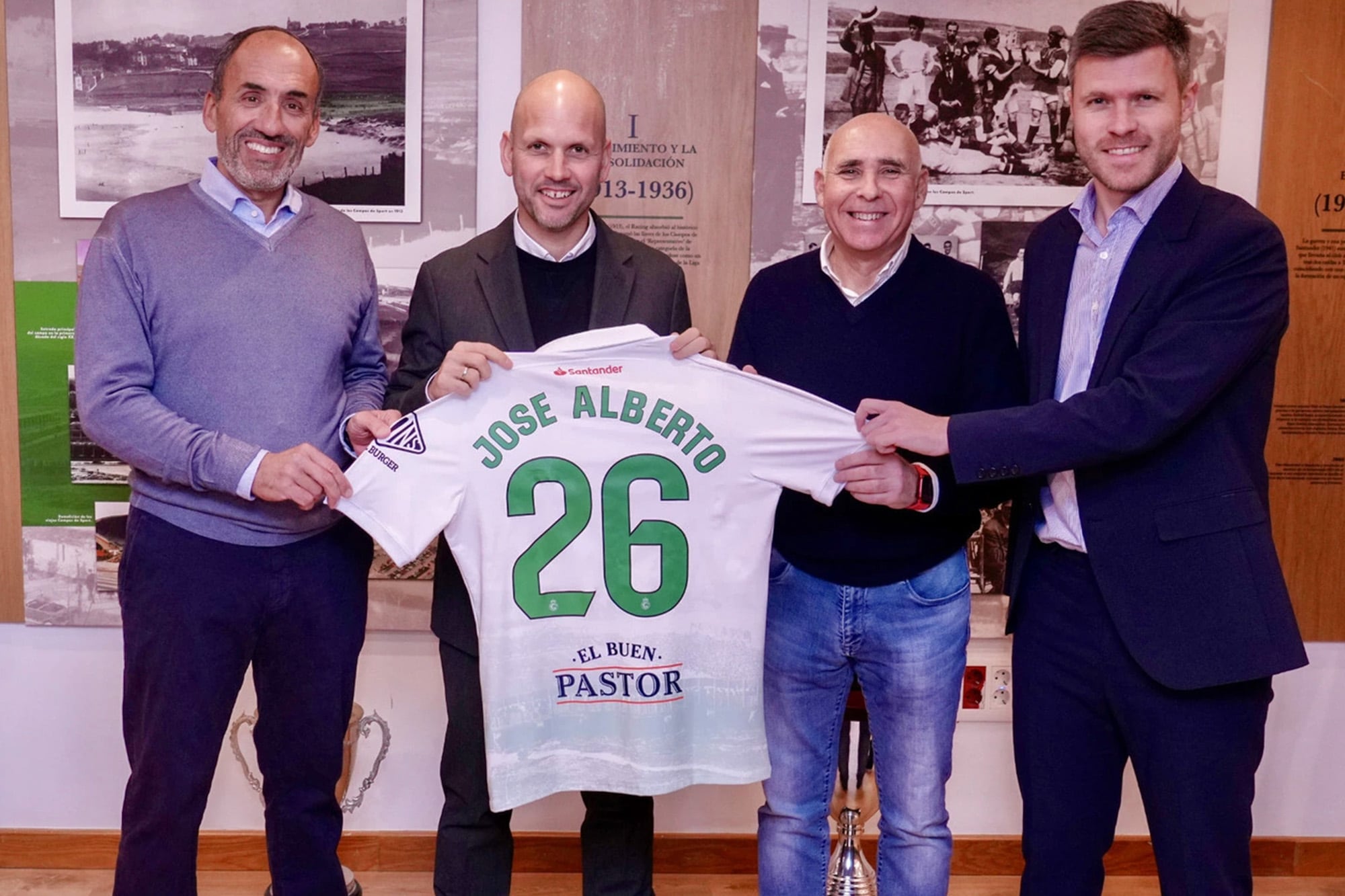 Ceria (principal accionista), José Alberto López (entrenador), Manolo Higuera (presidente) y Mikel Martija (director deportivo), la plana mayor de Racing de Santander, cuyas entradas anuales son de unos 60.000.000 de euros.