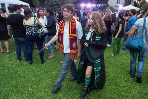 La magia llegó a la residencia británica en la Harry Potter Book Night