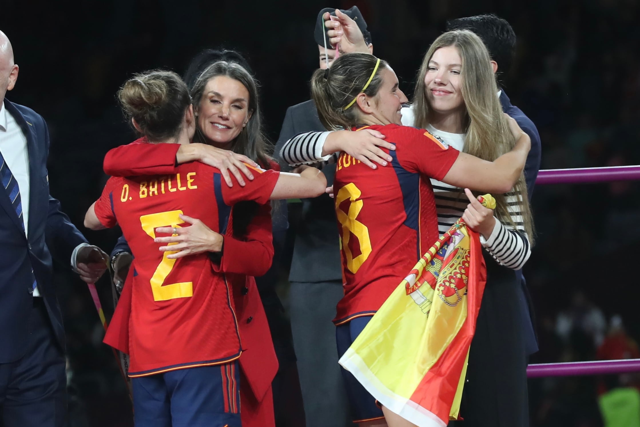 La reina Letizia y la infanta Sofía abrazaron a las jugadoras de la selección española
