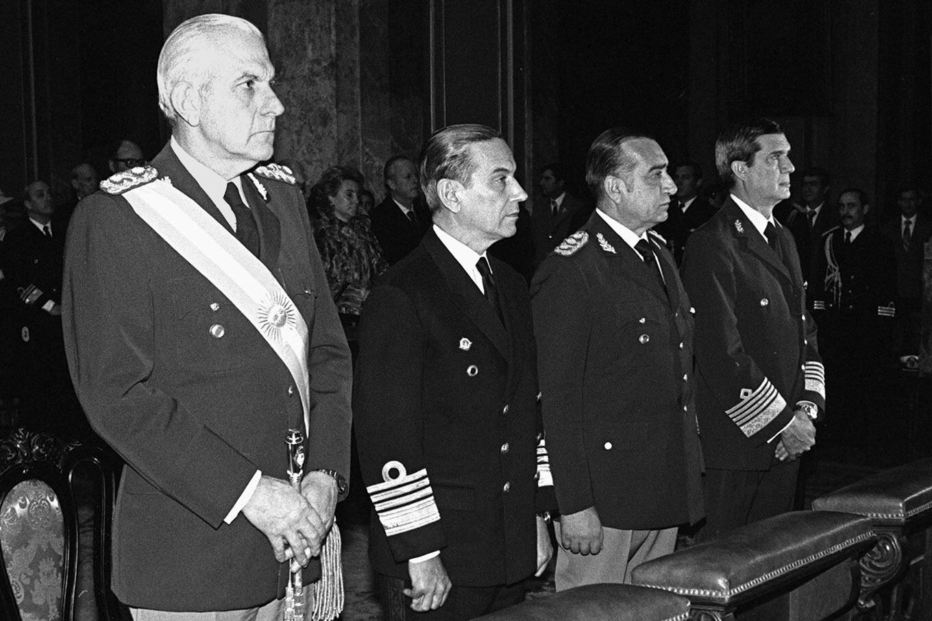 La última jugada judicial de Aníbal Gordon fue ampararse en la ley de Obediencia Debida para salir de prisión; su tesis ra que el secuestro de Kelly se realizó por órdenes del presidente Reynaldo Benito Bignone, de este modo, de acuerdo a la flamante ley, el secuestrador se eximía de responsabilidades; pero Gordon murió pocos días después de presentar esta argucia legal