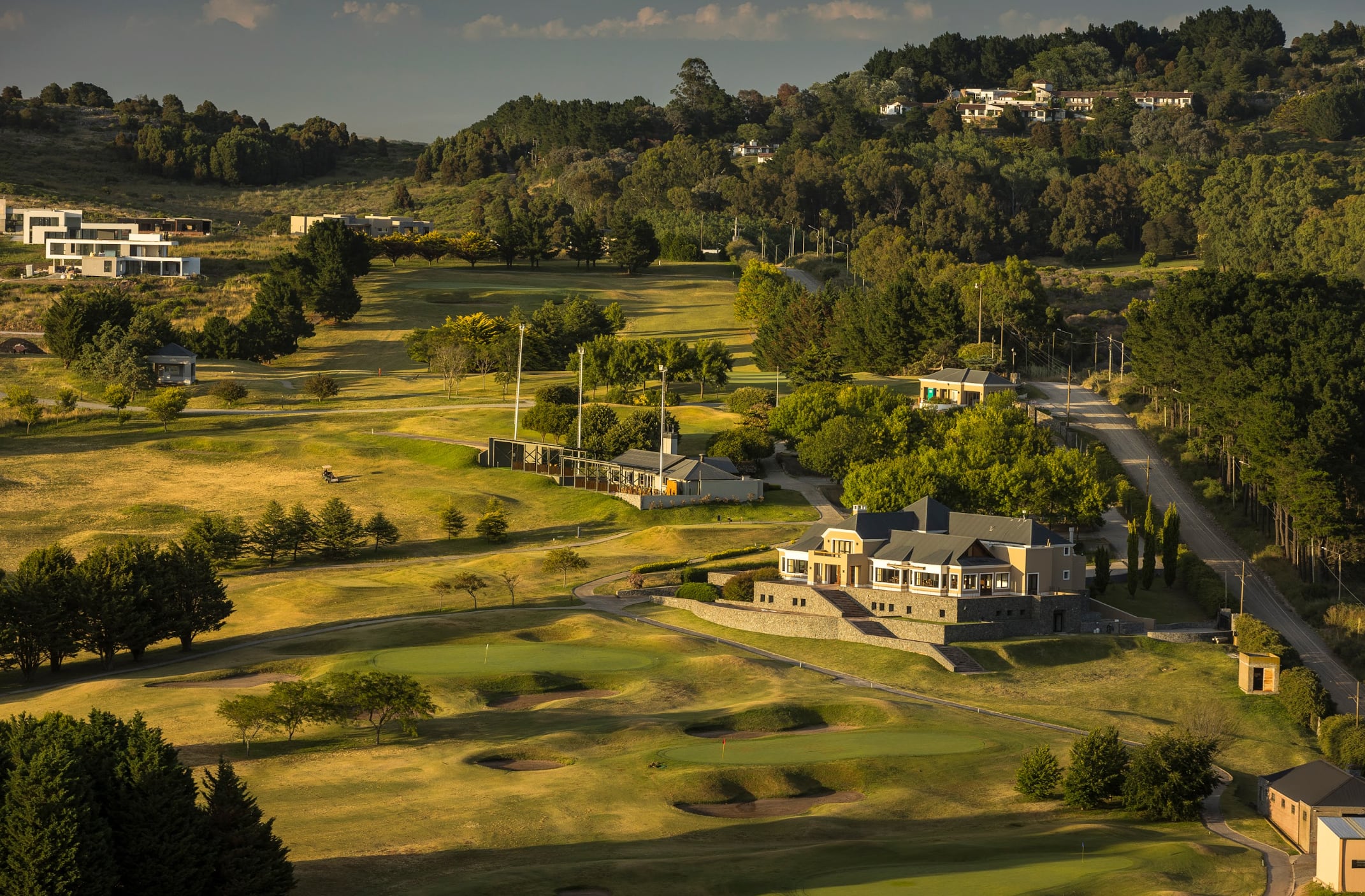 En Real Estate, uno de sus proyectos es El Valle de Tandil