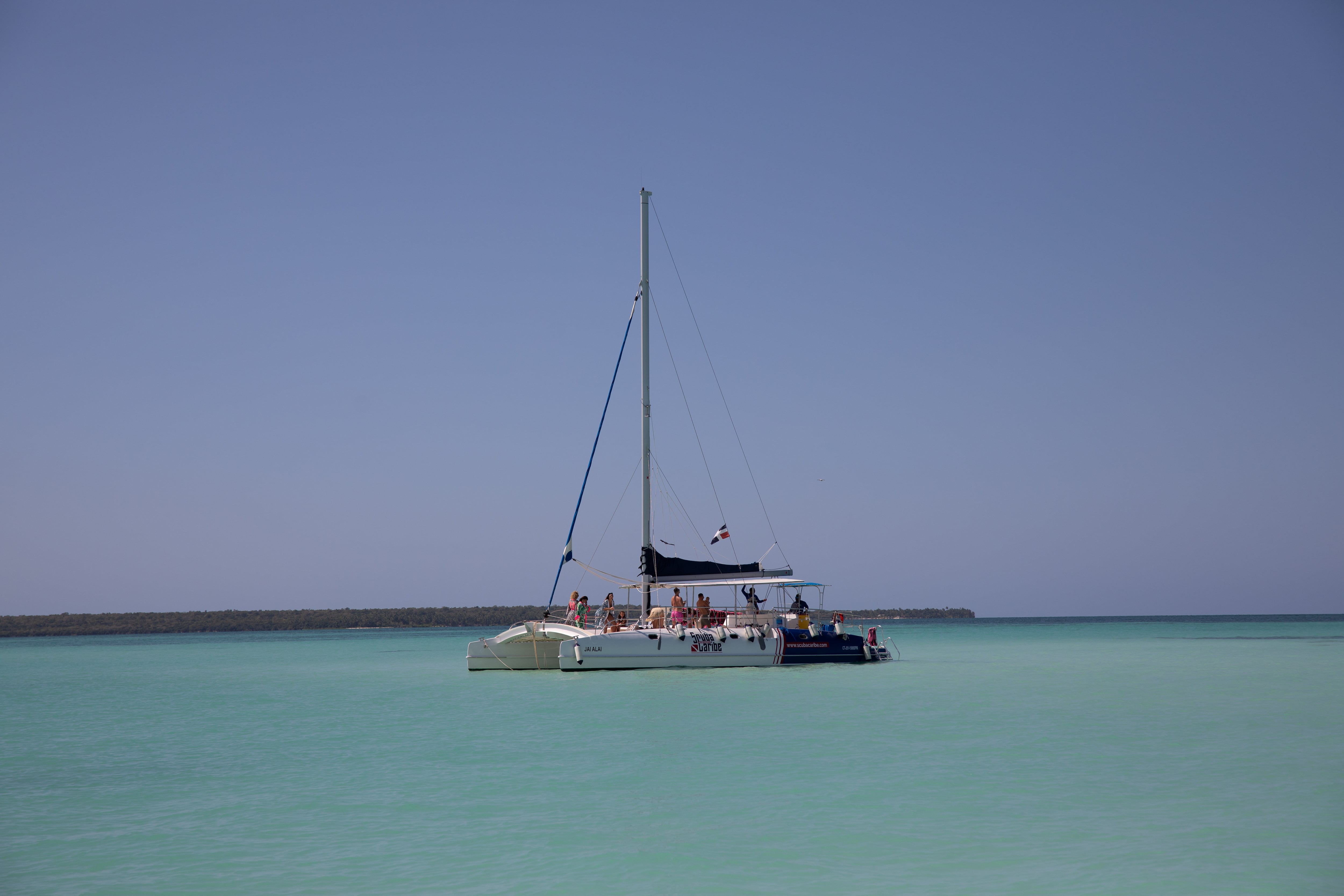 Se llega tras unos 20 minutos de navegación por el mar desde el puerto de Bayahibe