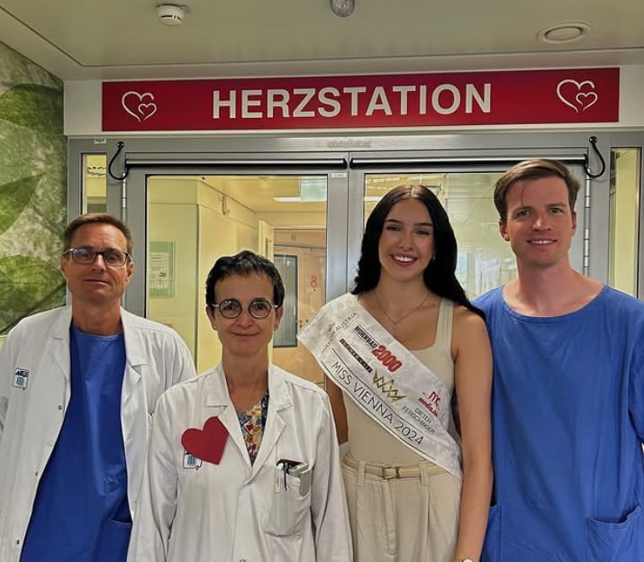 La joven le agradeció al equipo médico en 2024