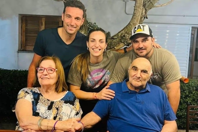 La familia Scaloni: mamá Eulalia, Lionel, Corina, Mauro y papá Ángel