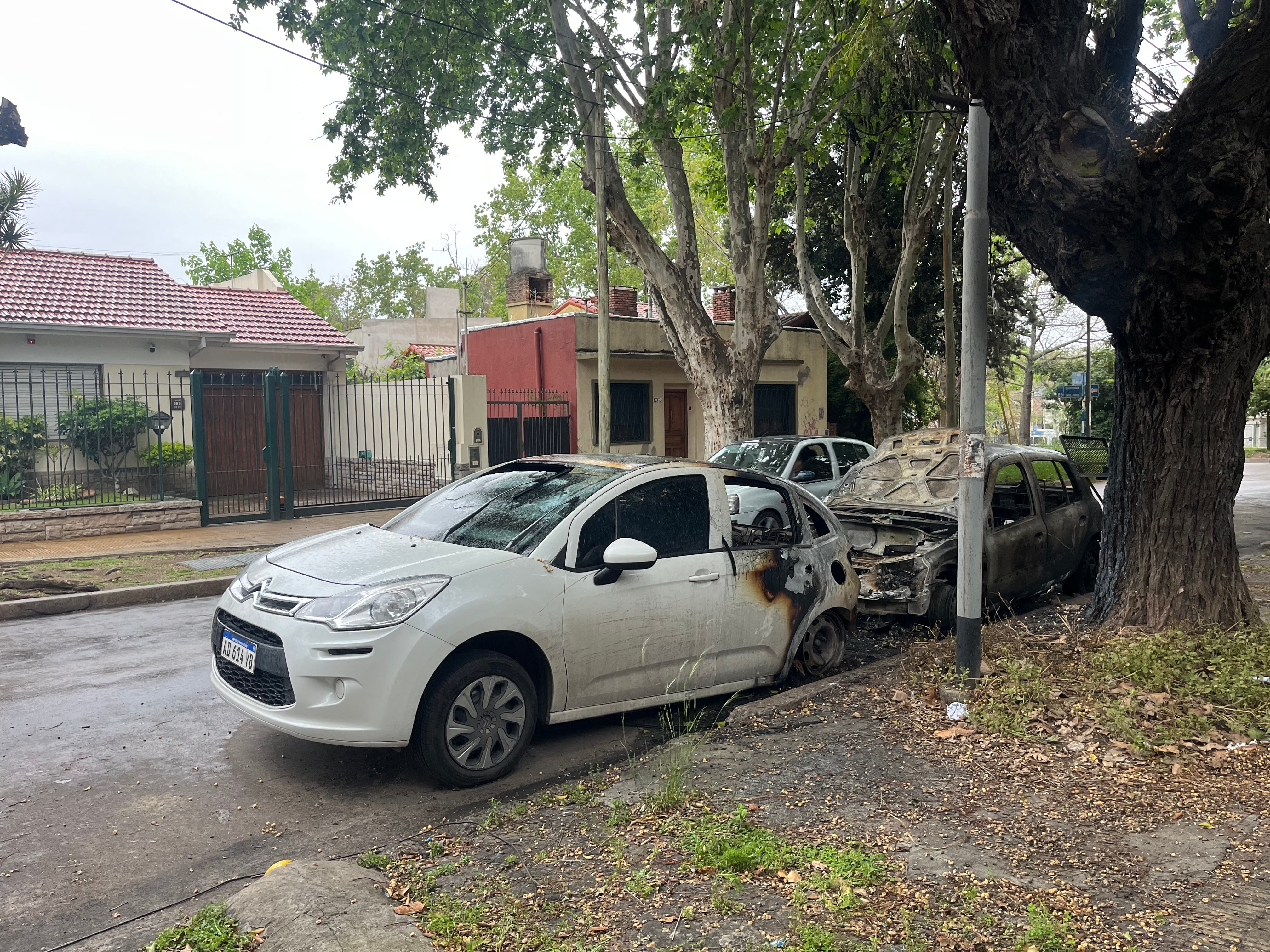 Uno de los ataques incendiarios se registró en Falucho e Independencia, en Villa Ballester