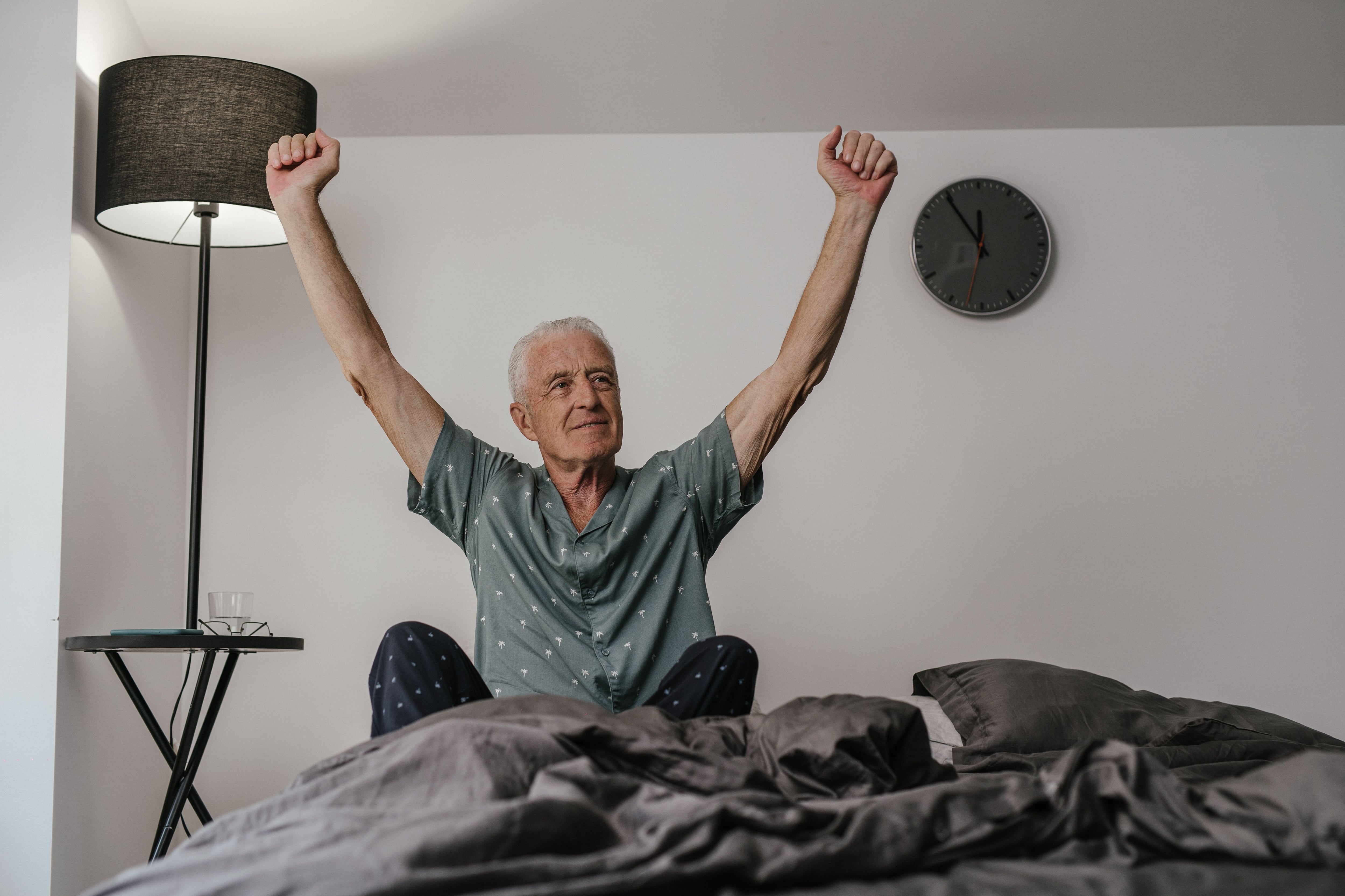 Entre las 6.30 y las 7 es el horario perfecto para despertarse después de los 60 años