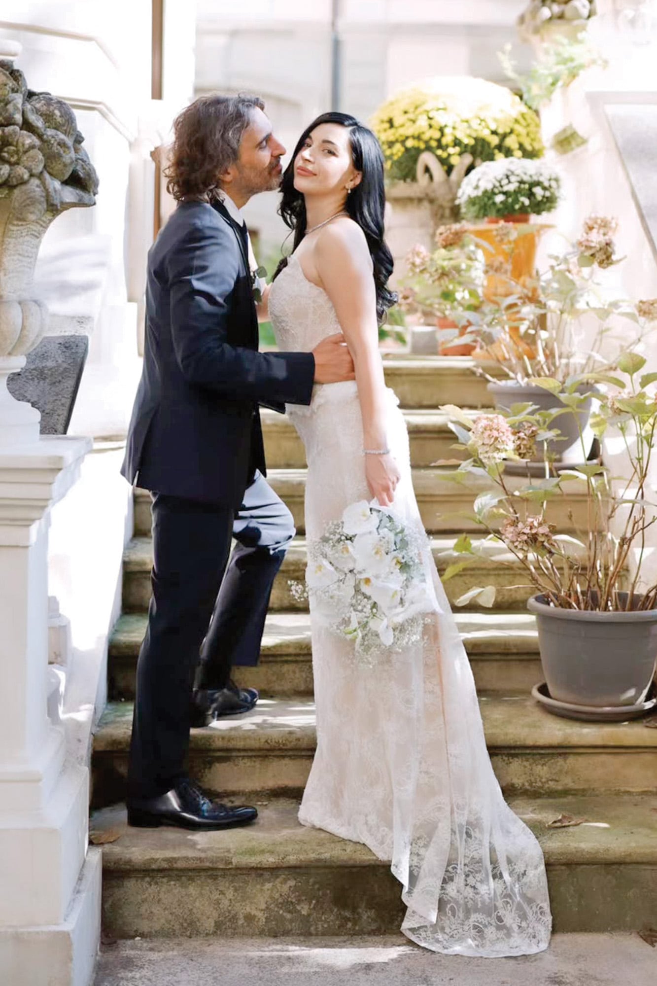 Un romántico posado de Carlo y Mariam. La pareja se conoció durante la pandemia, cuando él vio una foto de ella en las redes sociales y le dedicó un piropo: “Bellissima”