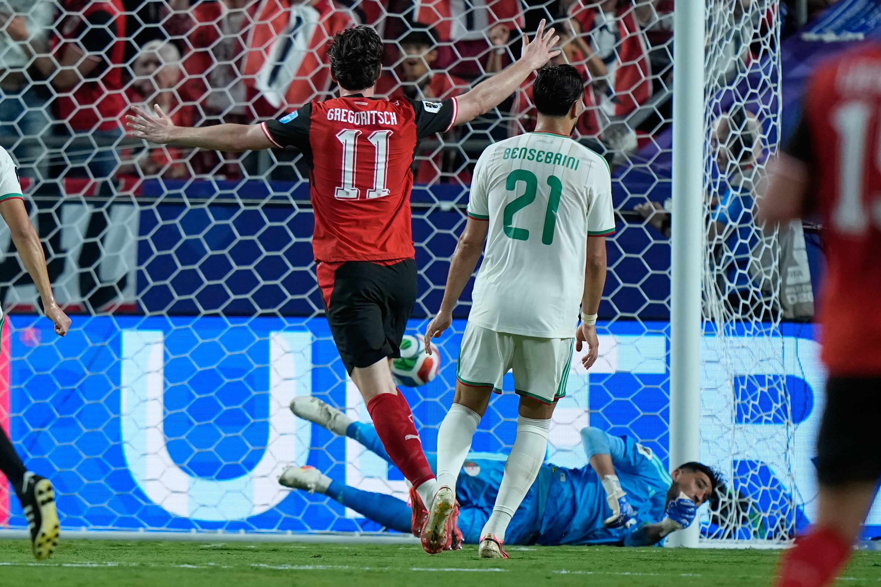 Argelia y Austria se hicieron goles en tiempo adicional, terminaron 3-3 y dejaron fuera a Irán