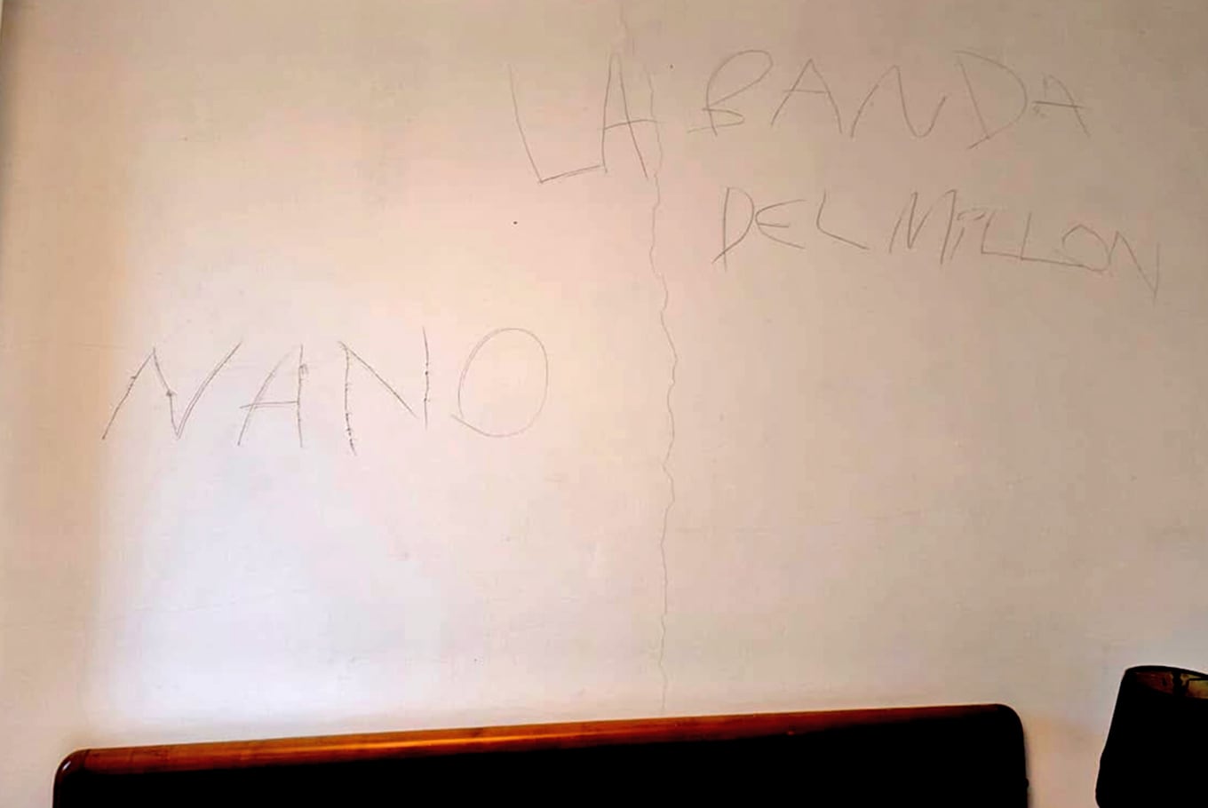 La pintada que dejaron en la casa del hermano de Julieta Makintach