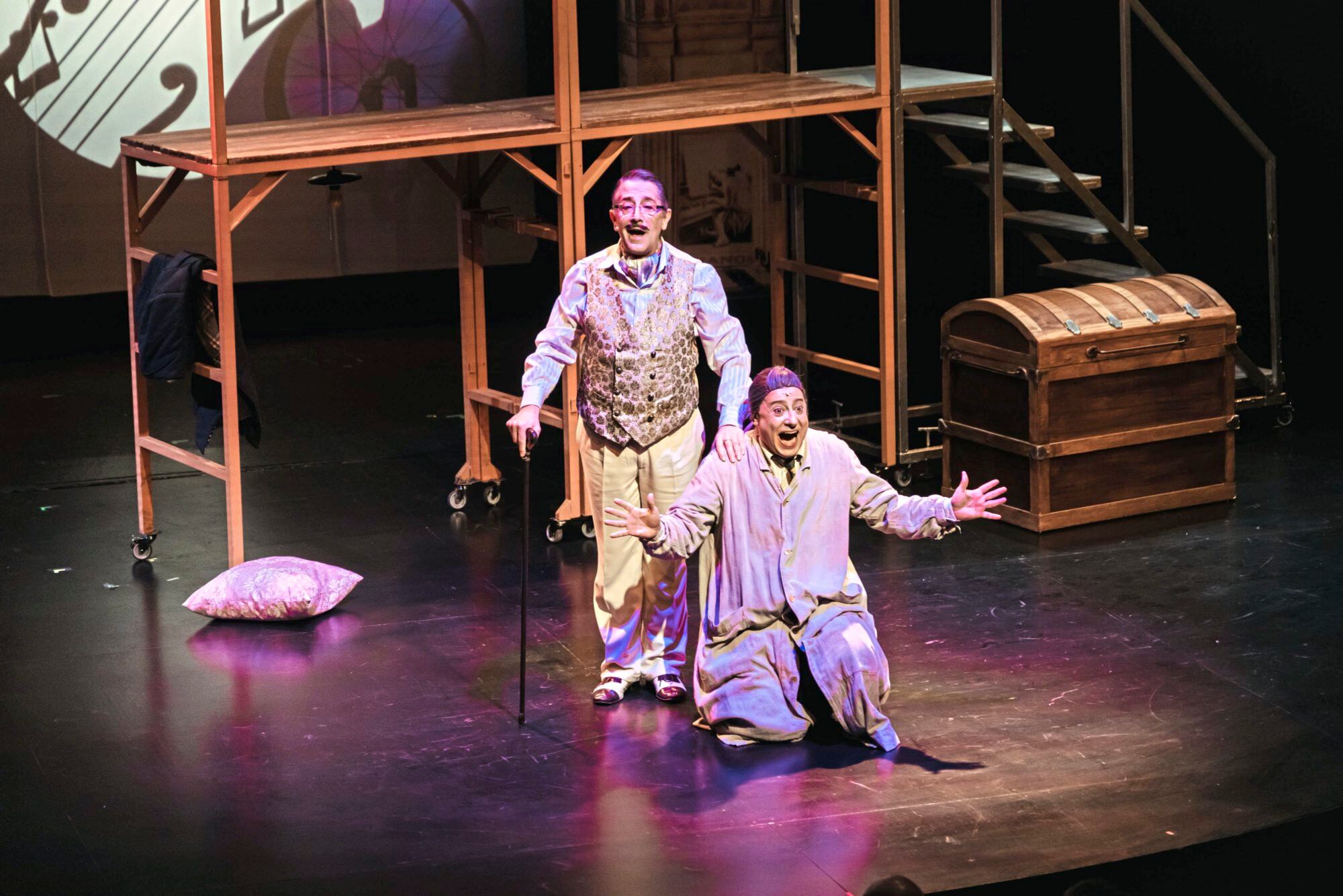 Daniel Casablanca en Amadeo, la historia en la que convive la música en vivo con títeres de sombra que se presenta en el San Martín con entadas a 12.000 pesos