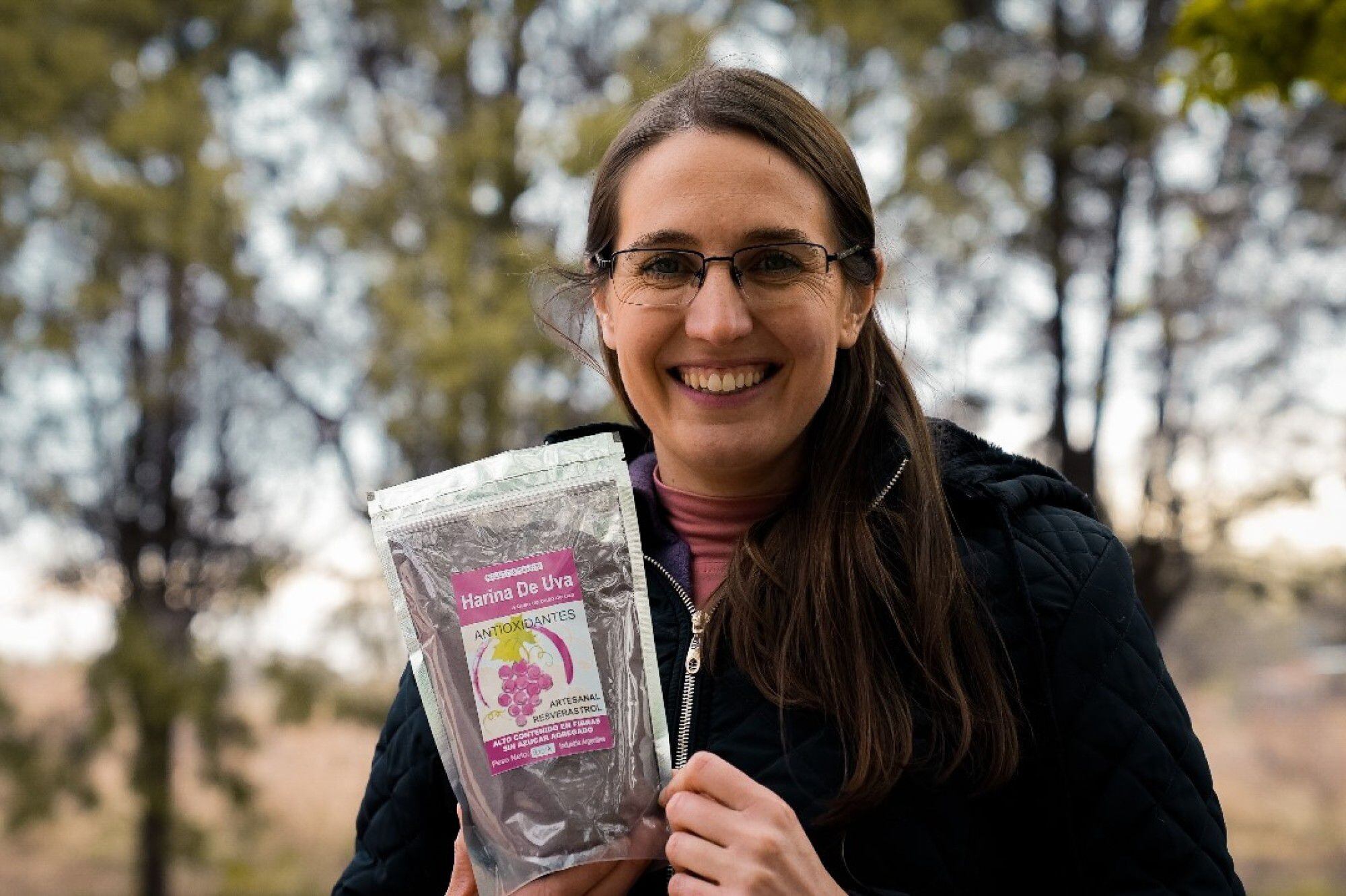 Lorena Londero. Su producto tiene un alto contenido de fibra (47% mientras que otras variedades rondan del 5% al 30%) y, además, compuestos como el resveratrol con propiedades antiinflamatorias, antivirales y protege el corazón