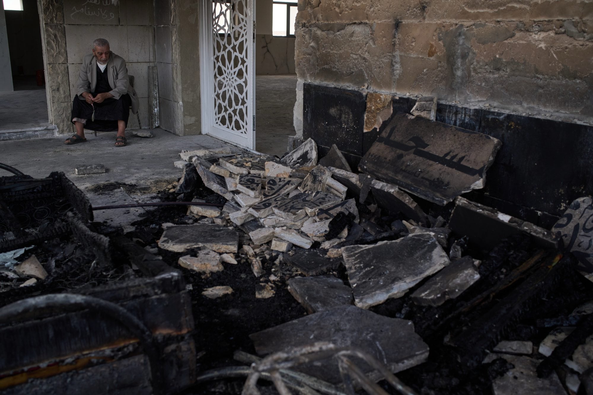 Incendian dos mezquitas en Cisjordania y recrudece la violencia entre colonos y palestinos