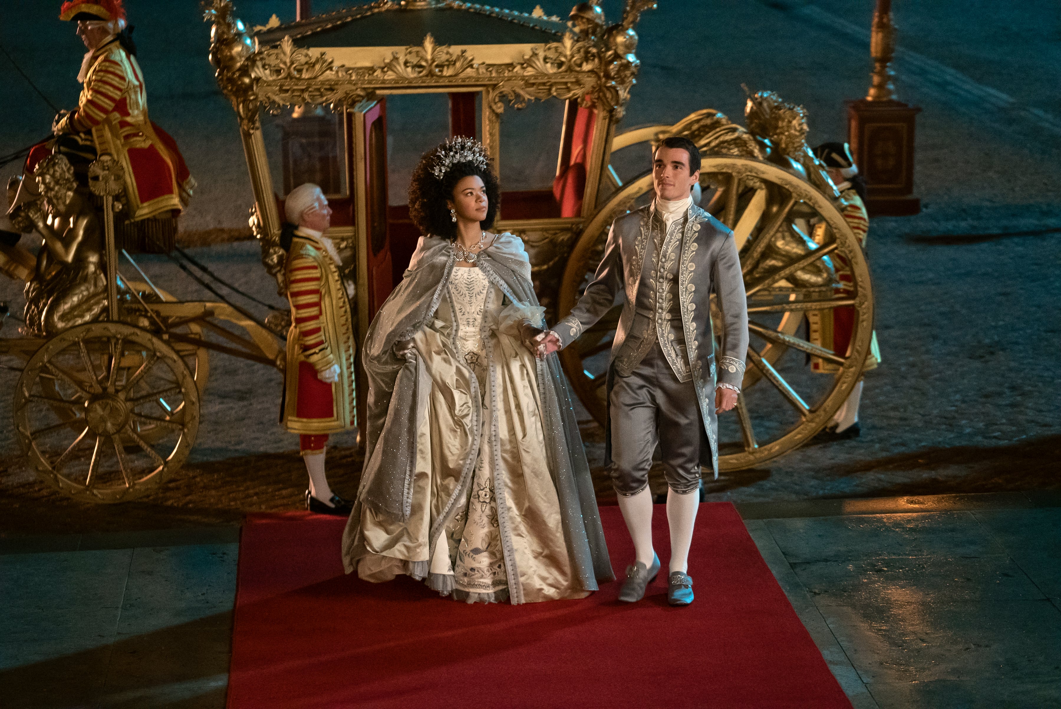 La reina Charlotte: una historia de Bridgerton, estrenada en 2023, fue la primera serie derivada de la franquicia. La producción se centró en la juventud de la reina Charlotte y su matrimonio con el rey Jorge III