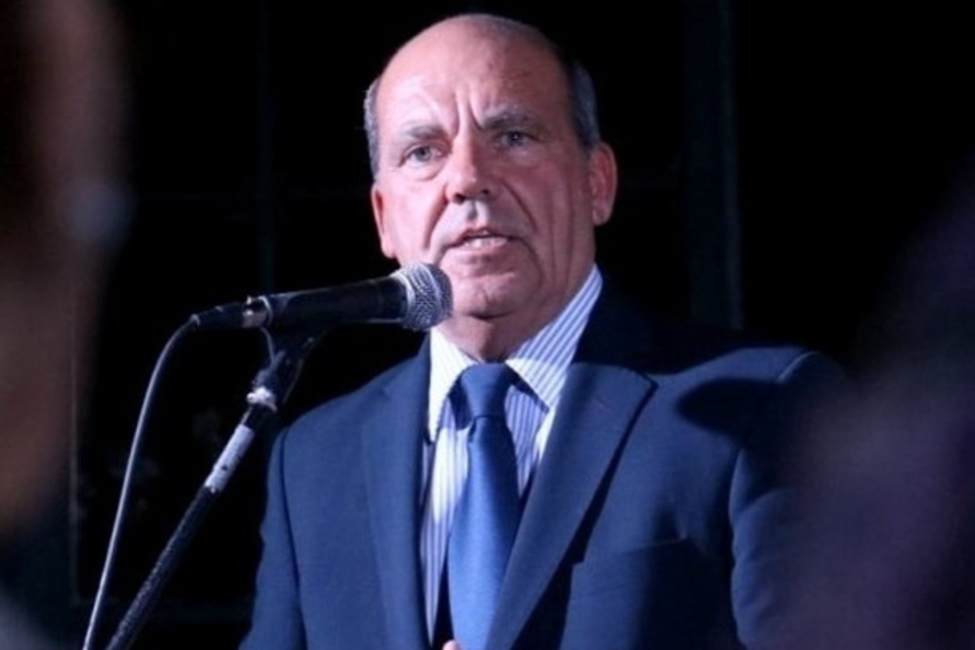 “Medida populista”: un aliado de Kicillof logró imponer en su municipio un impuesto del 2% a los combustibles