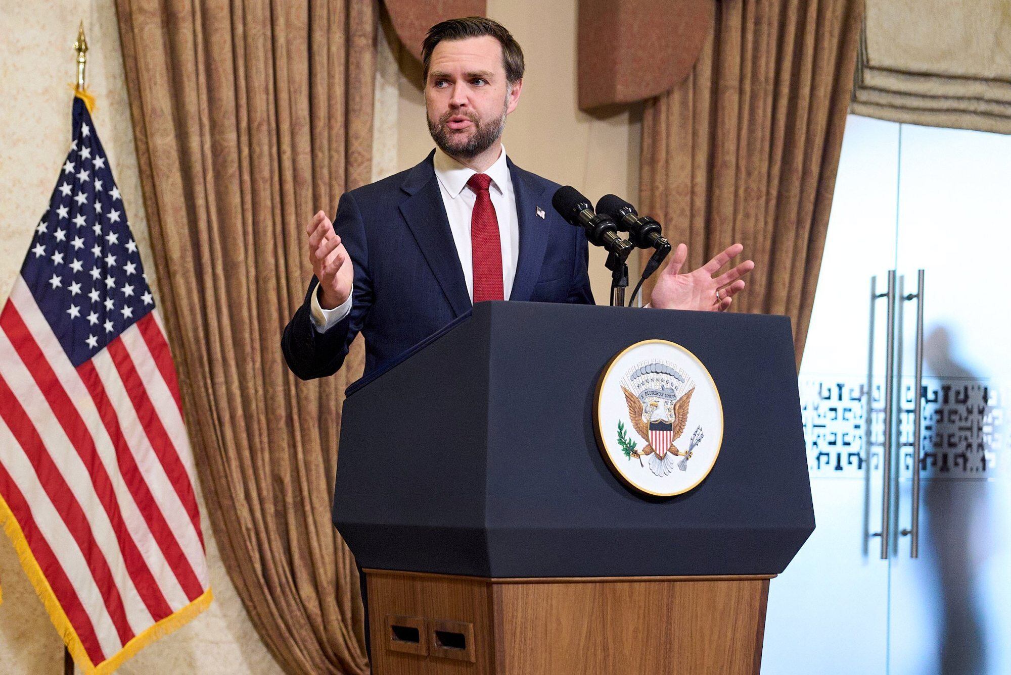 JD Vance anunció que hubo “bastante progreso” en las conversaciones con Irán