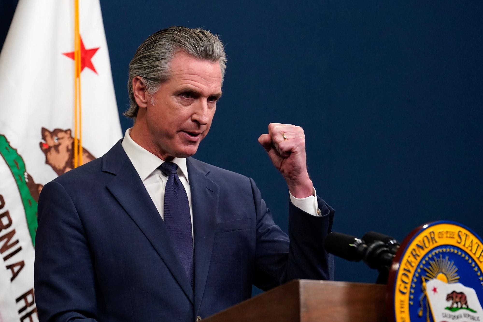Las nuevas leyes en California que benefician a los restaurantes y fueron aprobadas por Gavin Newsom