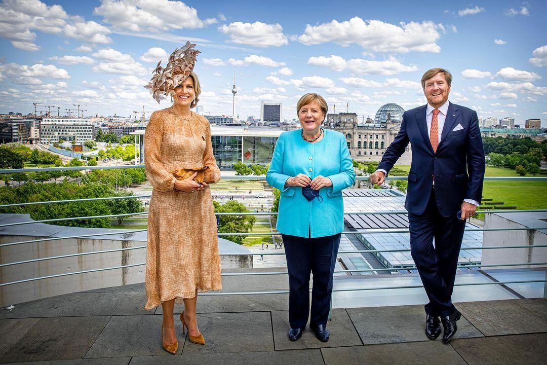 La reina usó el mismo look en julio de 2021 durante una visita de estado a Alemania (Foto: Instagram @koninklijkhuis)