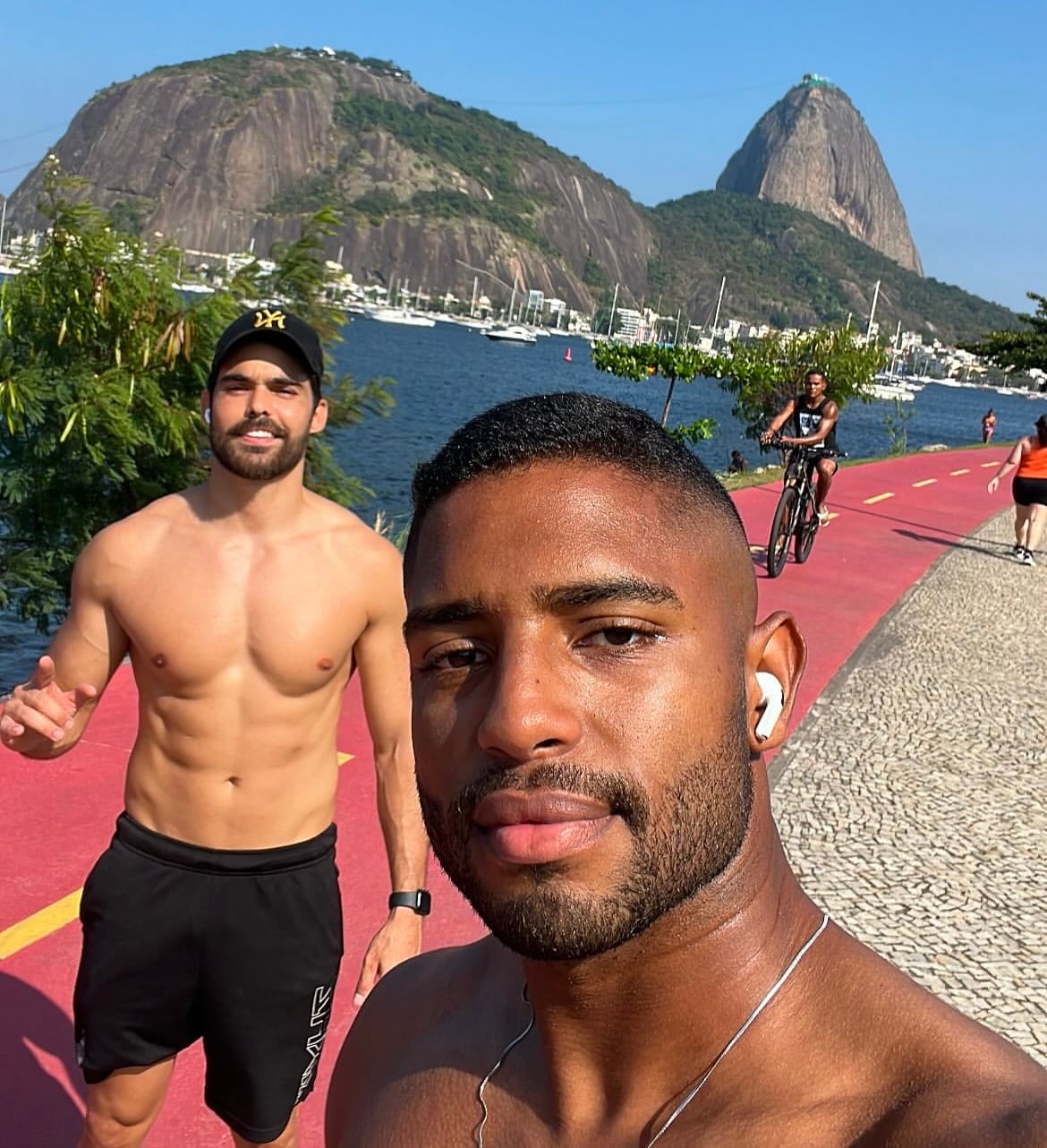 La foto que publicó Reis da Silva el 7 de diciembre pasado y que tanta repercusión tuvo, junto con su novio Guilherme: