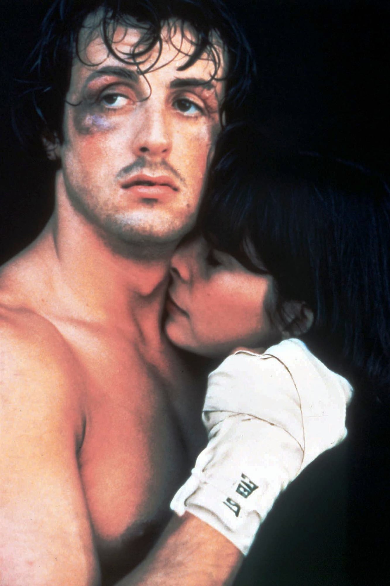 En esta foto de archivo de 1976 publicada originalmente por United Artists, Sylvester Stallone (izquierda) y Talia Shire se muestran en una escena de Rocky