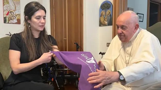 Francisco recibió a la nieta de Esther e hija de Ana María, Anita Fernández, en agosto de 2024