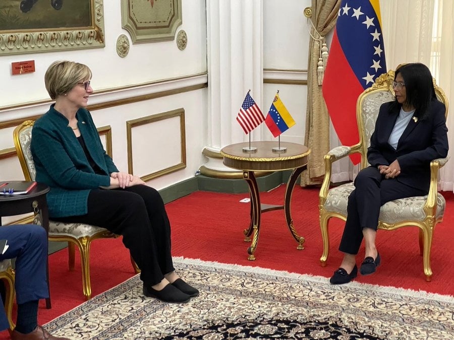 Delcy Rodríguez recibió a la enviada de EE.UU. y abrió una etapa de diálogo formal