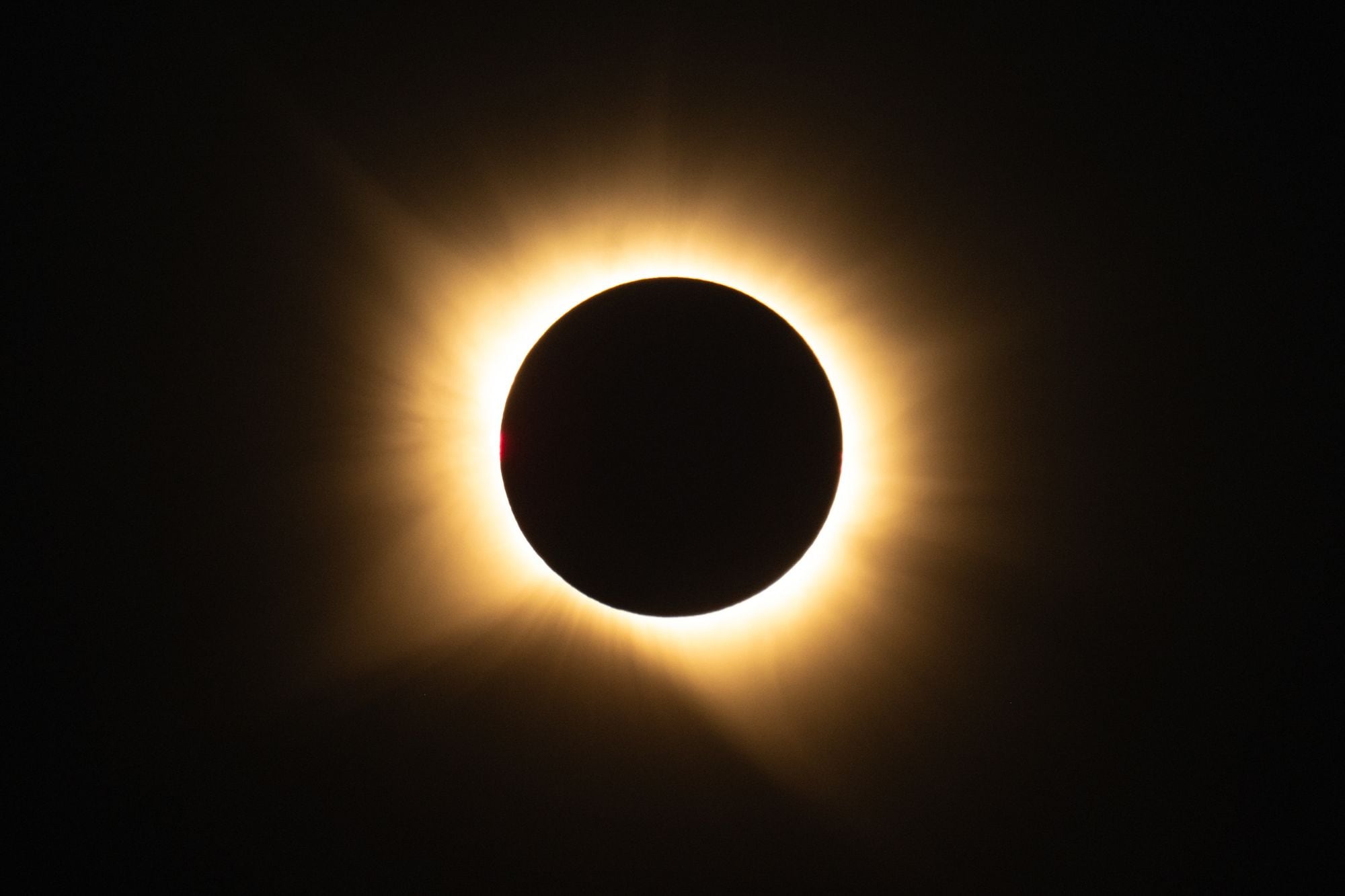 Eclipse solar total: así se vivió el día en el que Zaragoza se quedó a oscuras 7 Foto difundida por la NASA del eclipse en España