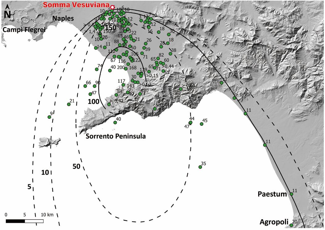 Mapa que indica la expansión destructiva del Monte Vesubio y detrás la casa de Augusto