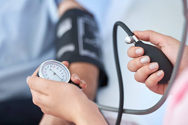 En cada visita, les midieron la presión arterial, el colesterol y otros marcadores de salud cardíaca