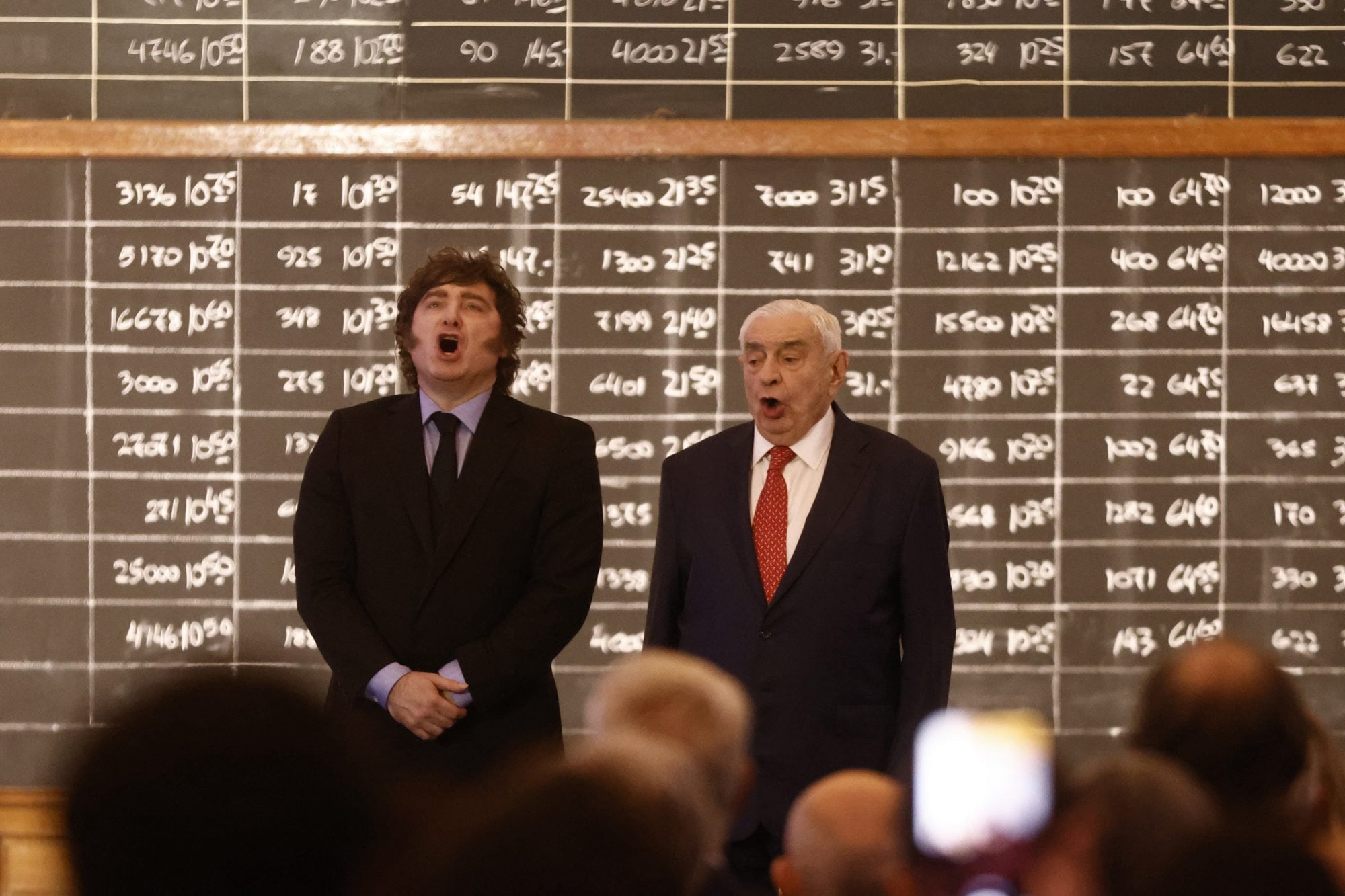 Javier Milei y el presidente de la Bolsa de Comercio, Adelmo Gabbi, en el acto Central del 172° aniversario de la Bolsa de Comercio de Buenos Aires