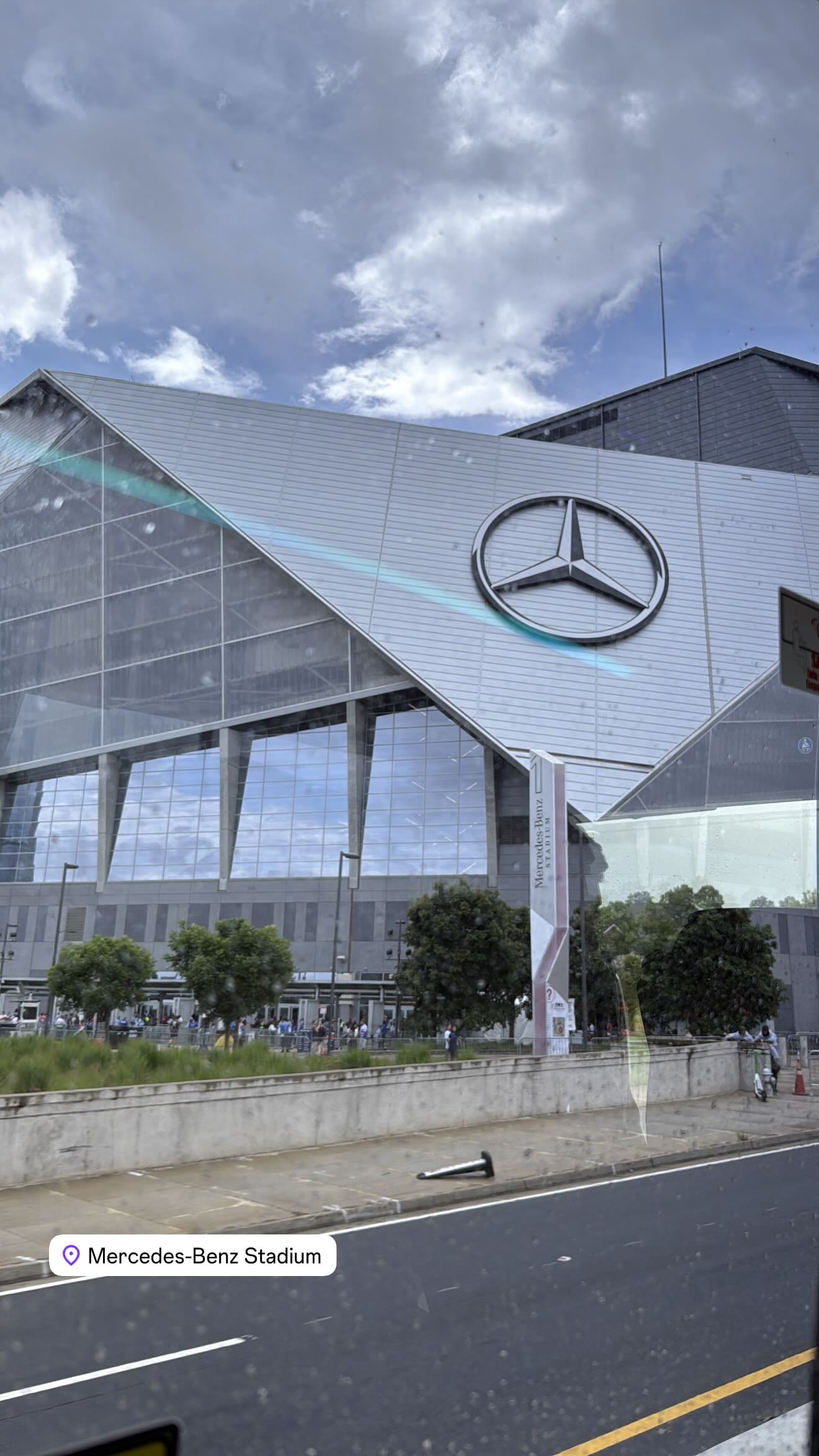 Anto Roccuzzo compartió una foto del estadio desde el auto cuando estaba por ingresar al mismo (Foto: Instagram @antonelaroccuzzo)