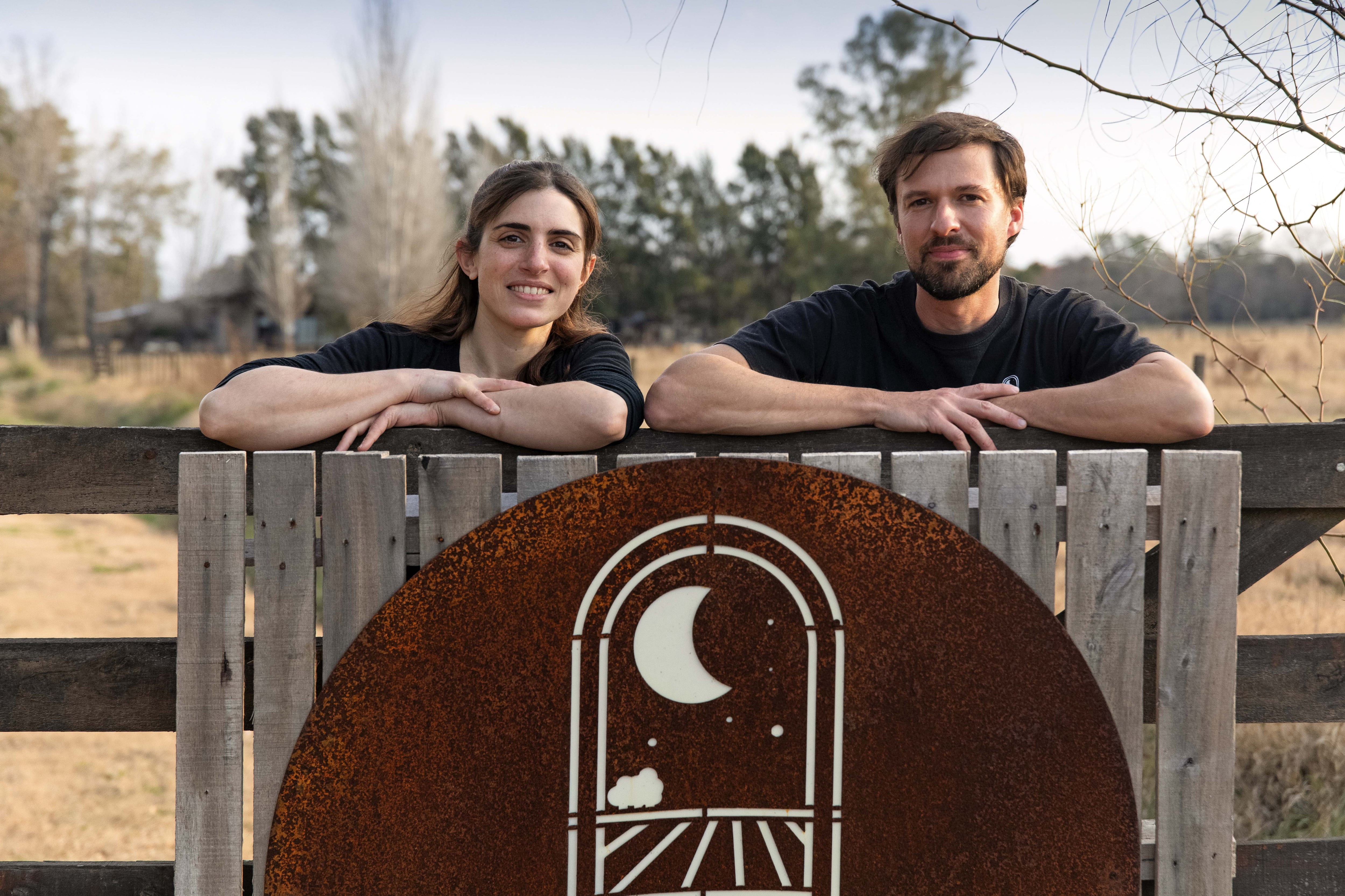 A una hora de la ciudad, el pueblo que fue cuna de un deporte criollo y es ideal para una escapada 19 Andrés Gigy y Karina Bertolazzi