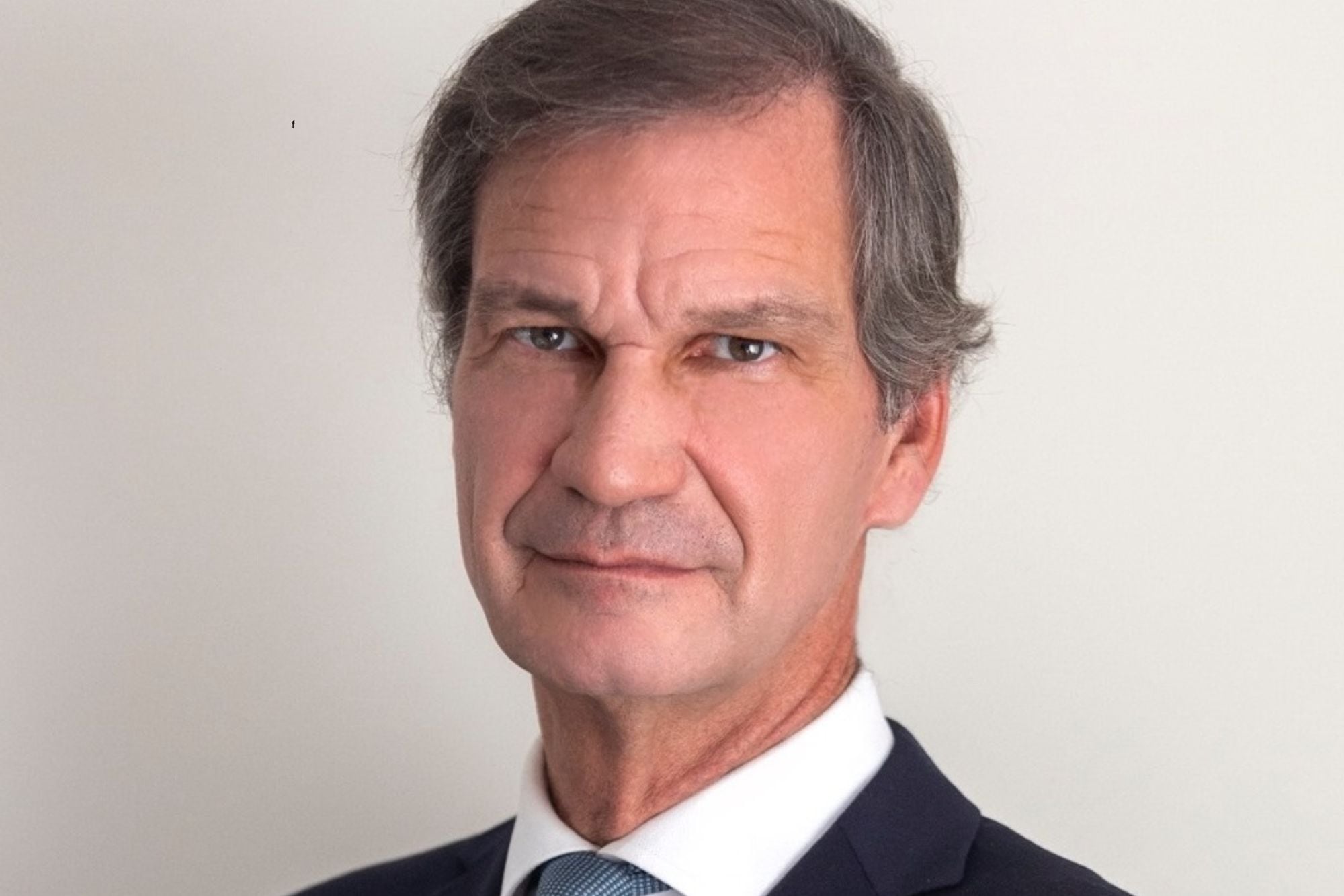 Conrado Estol, neurólogo: “La felicidad no está en lo material”