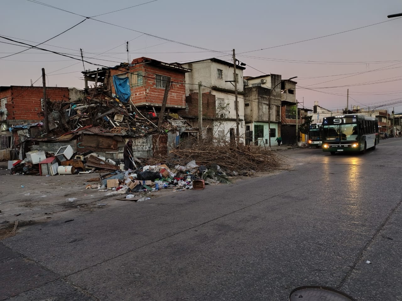 Balearon en la cabeza a una niña, de 13 años, al quedar atrapada en medio de un tiroteo entre narcos