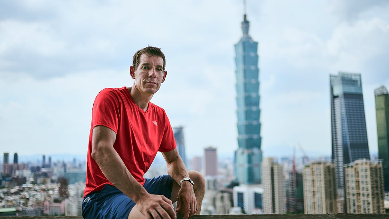 El desafío de la muerte: cuándo y a qué hora transmite Netflix el ascenso sin soga de Alex Honnold a un edificio de 101 pisos