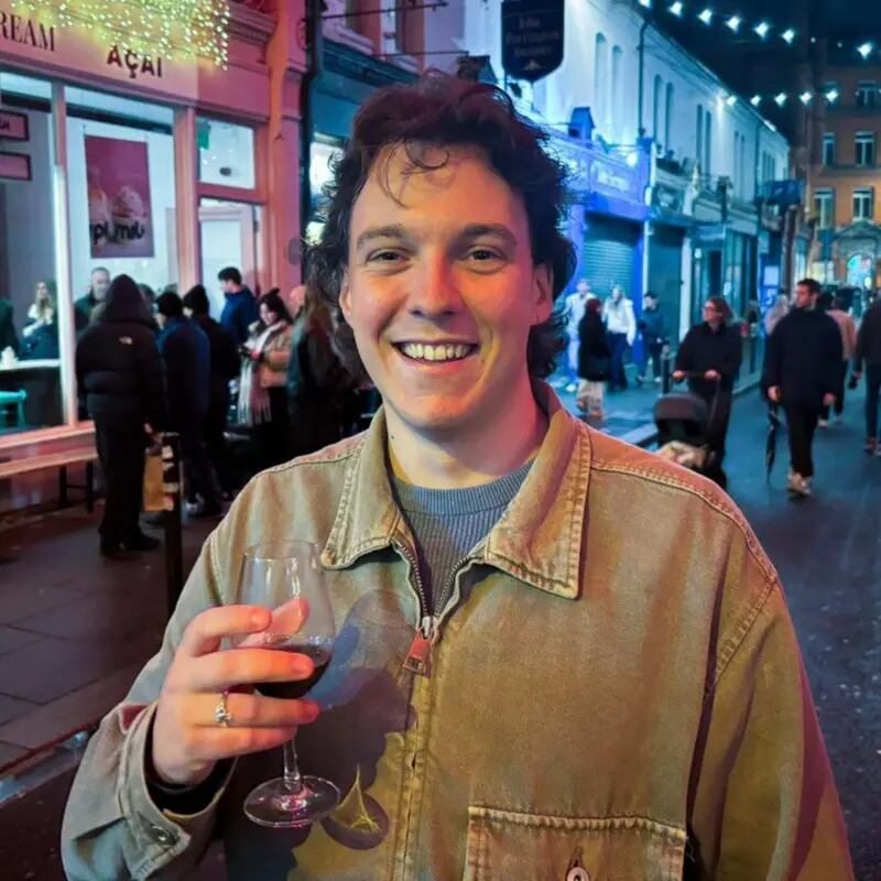Jack afuera de un bar en Drury Street en el centro de Dublín