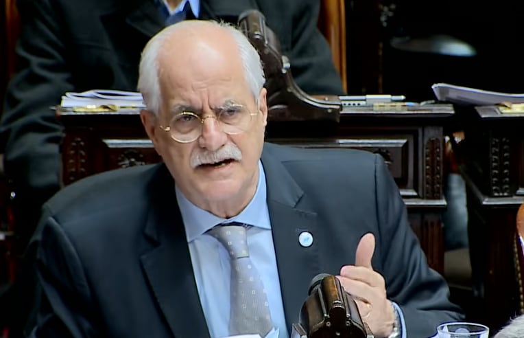 El diputado K no escatimó en críticas al Tratado de patentes