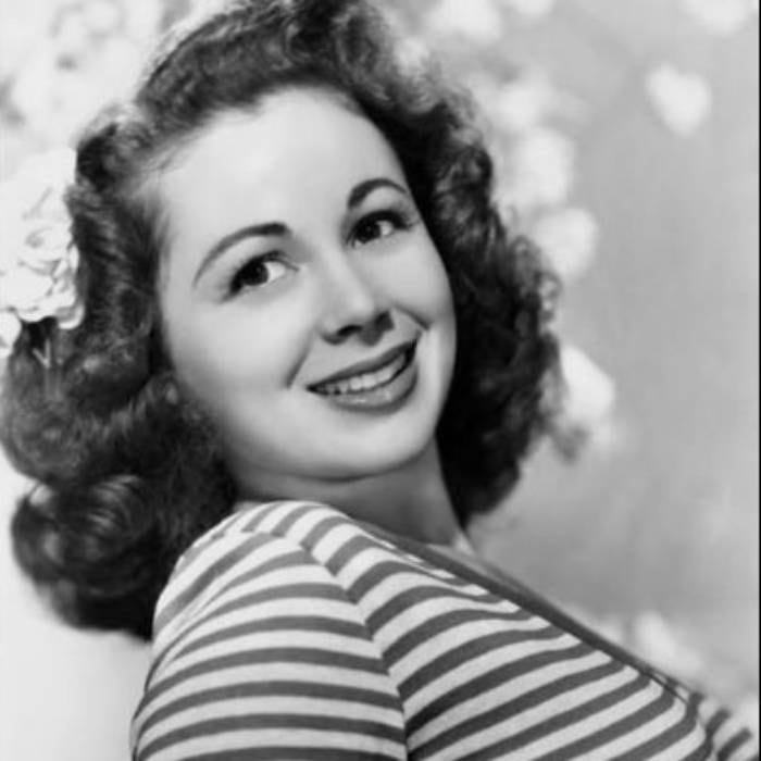 Caren marsh Doll se probó en un casting para el musical Rosalie; cuando la rebotaron, se cambió la ropa y volvió a la fila de aspirantes, para volver a auditar y quedar finalmente en el elenco