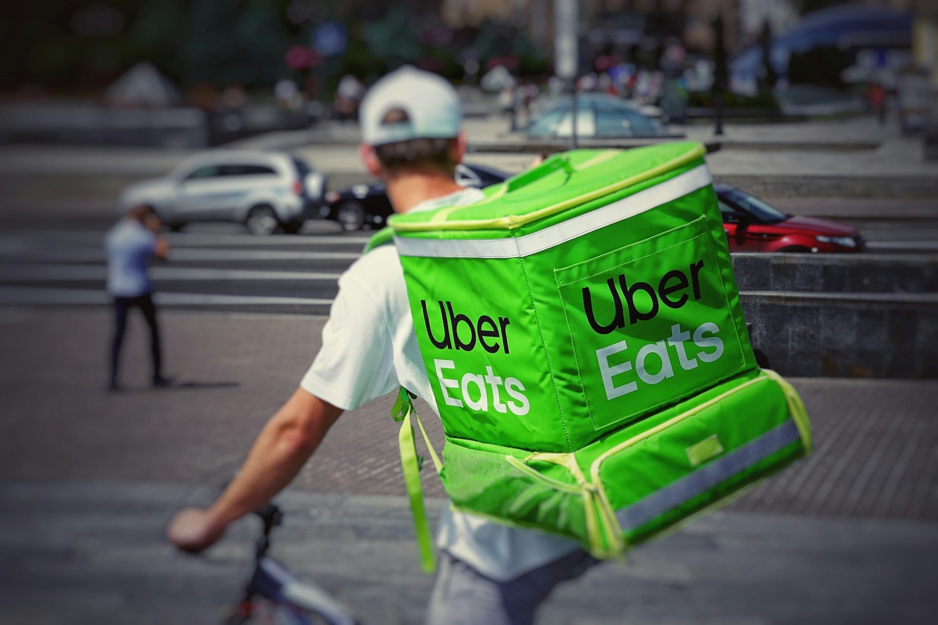 La compañía desea que todos los envases utilizados en Uber Eats sean ecológicos y no fabricados con plásticos de un solo uso (Unsplash/Robert Anasch)